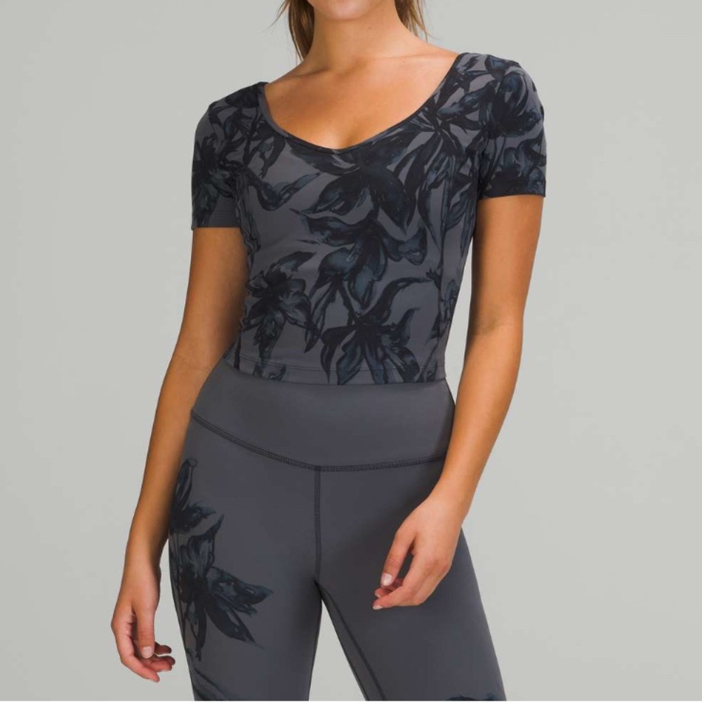 Lululemon Align T-shirt Botanical Bloom Anchor Size 8
